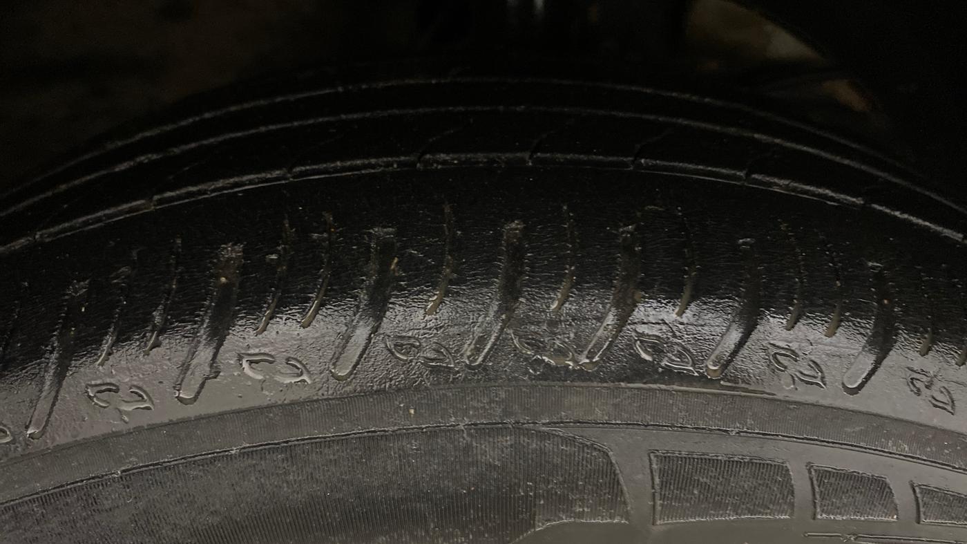 2022 Maruti XL6 ALPHA AT, Petrol, Automatic, 75,299 km, Right Front Tyre Tread