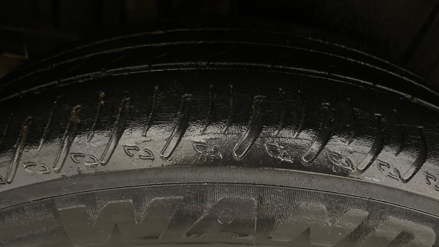 2022 Maruti XL6 ALPHA AT, Petrol, Automatic, 75,299 km, Right Rear Tyre Tread