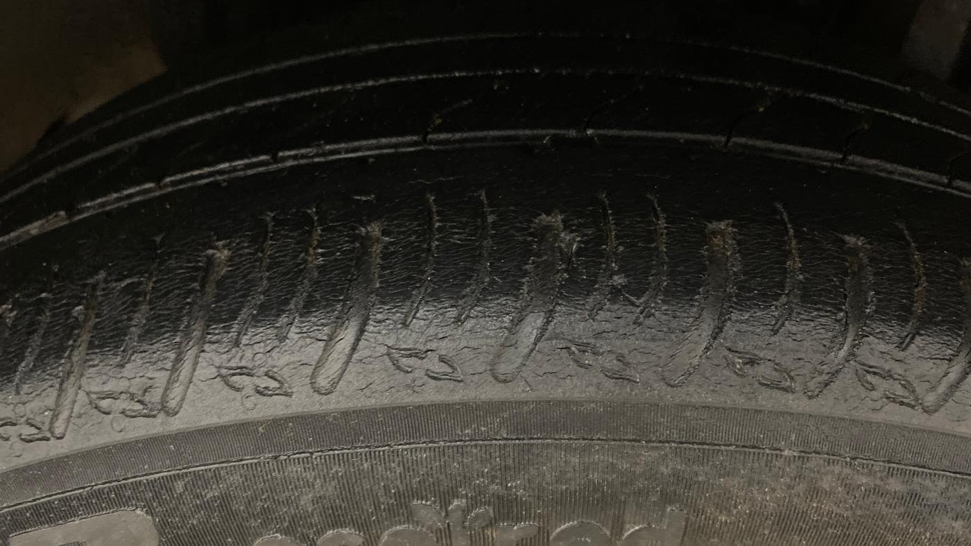 2022 Maruti XL6 ALPHA AT, Petrol, Automatic, 75,299 km, Left Rear Tyre Tread