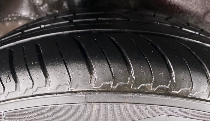 2017 Honda WR-V 1.2 i-VTEC VX MT, Petrol, Manual, 66,504 km, Right Rear Tyre Tread