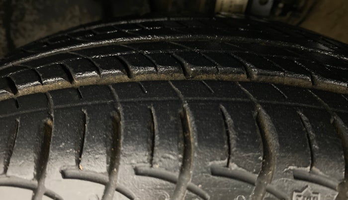 2013 Skoda Rapid 1.6 TDI MT AMBITION PLUS, Diesel, Manual, 86,240 km, Left Front Tyre Tread