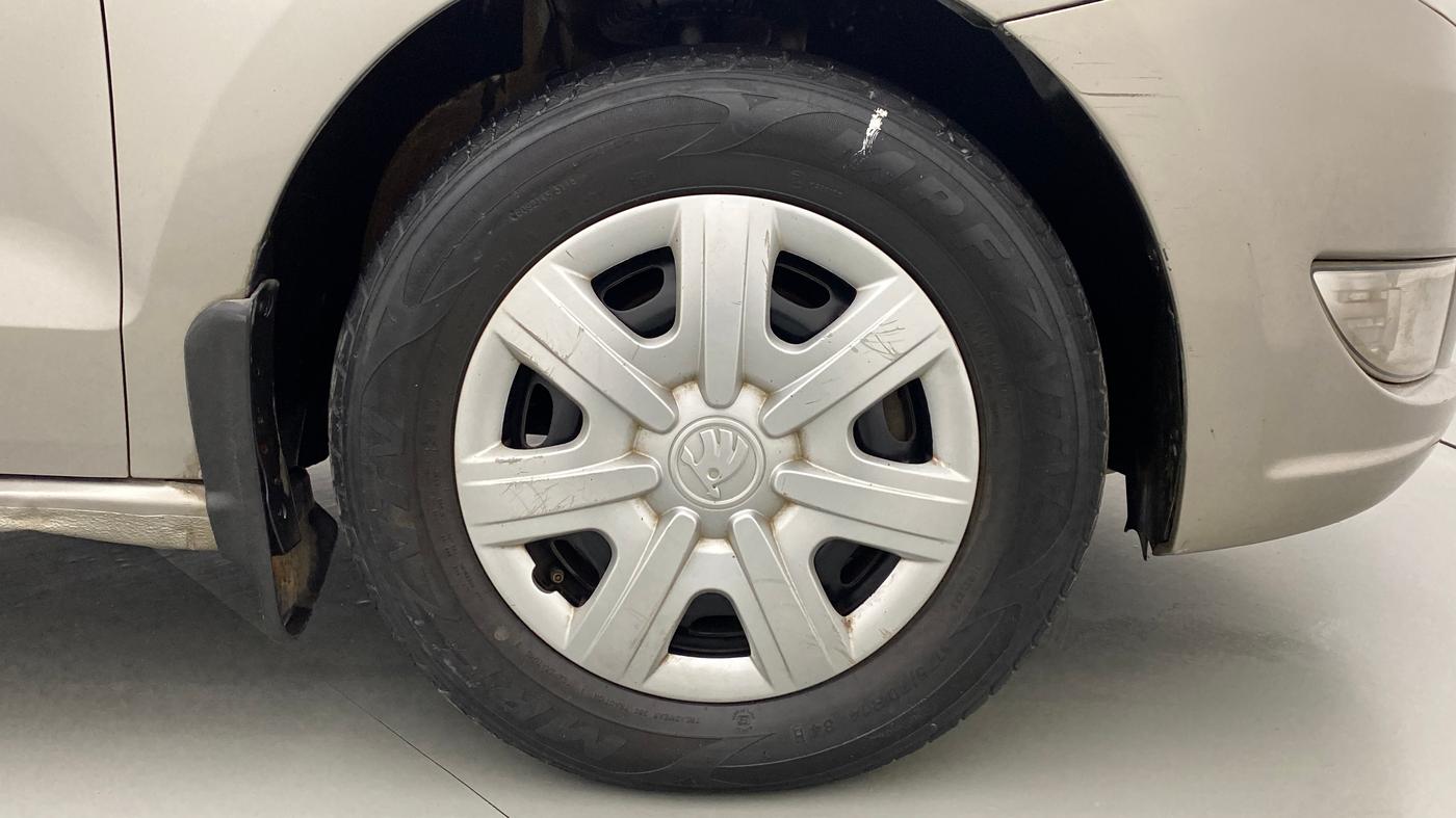2013 Skoda Rapid 1.6 TDI MT AMBITION PLUS, Diesel, Manual, 86,240 km, Right Front Wheel
