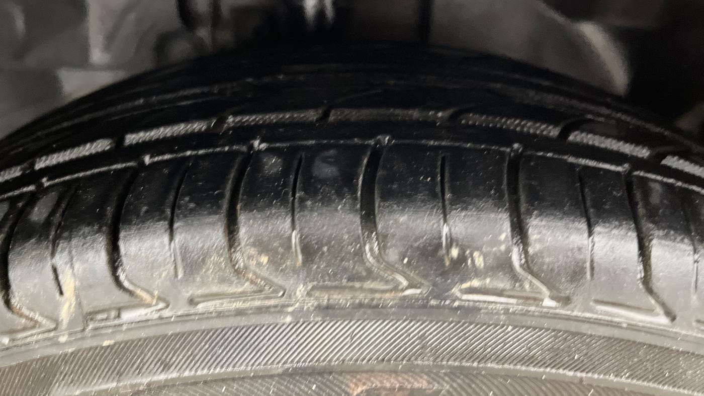 2015 Ford New Figo TITANIUM 1.5 PETROL AT, CNG, Automatic, 57,277 km, Right Front Tyre Tread