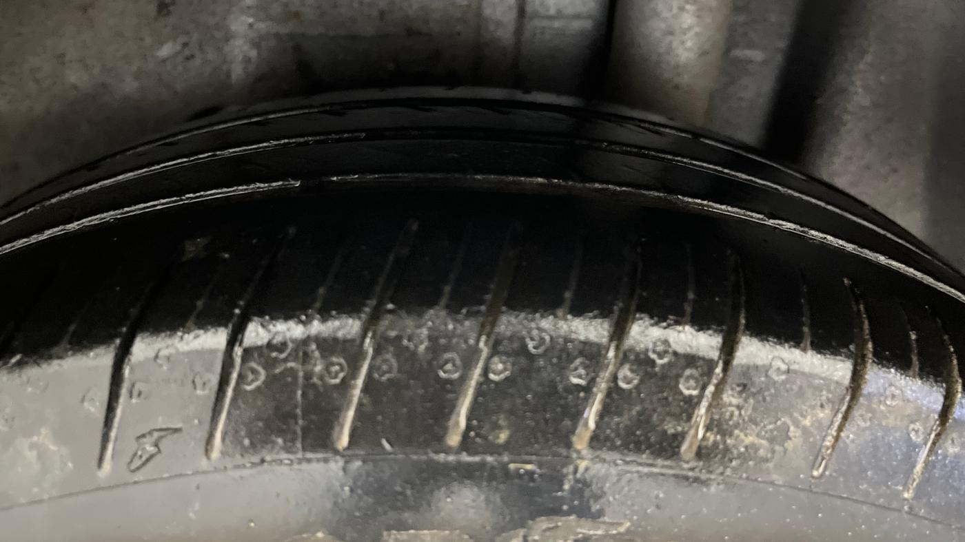 2015 Ford New Figo TITANIUM 1.5 PETROL AT, CNG, Automatic, 57,277 km, Left Rear Tyre Tread