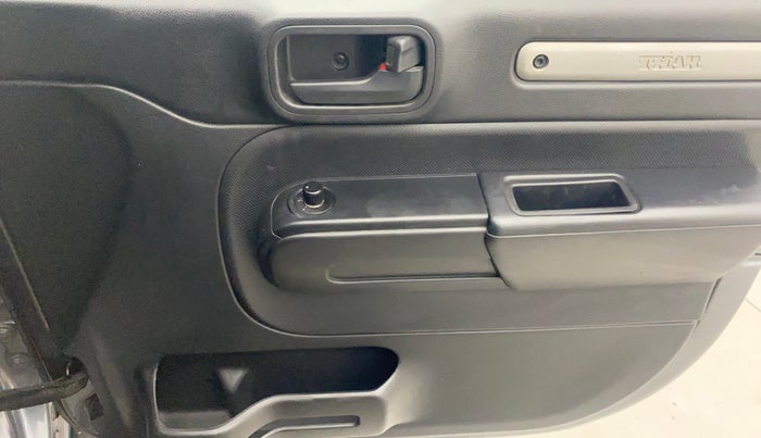 2021 Mahindra Thar LX HARD TOP 4WD MT, Diesel, Manual, 65,089 km, Driver Side Door Panels Control