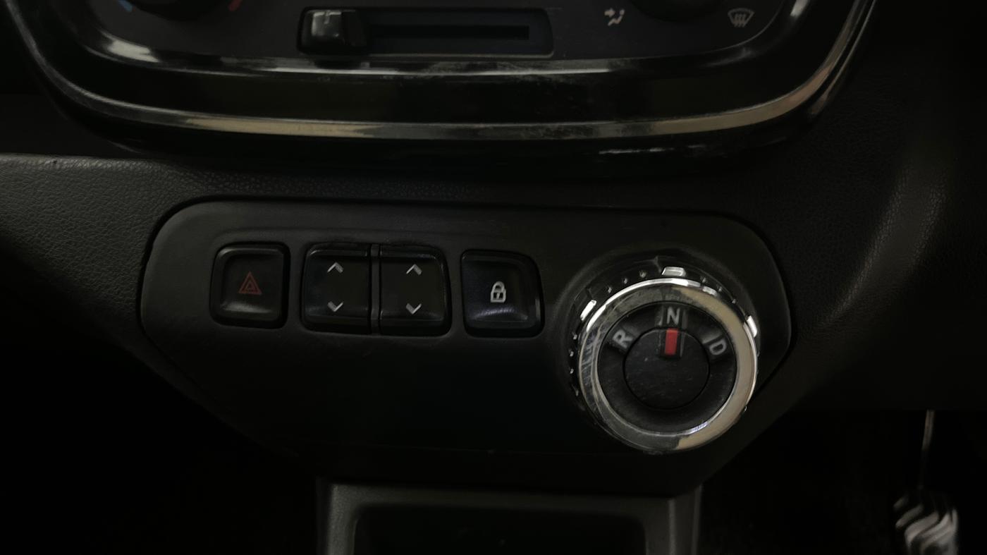 2016 Renault Kwid RXT 1.0 AMT (O), Petrol, Automatic, 49,868 km, Gear Lever