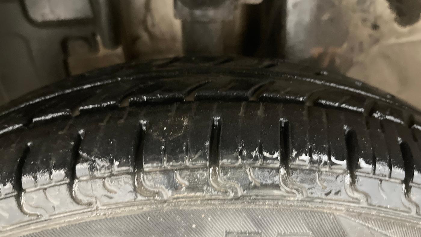 2016 Renault Kwid RXT 1.0 AMT (O), Petrol, Automatic, 49,868 km, Left Front Tyre Tread