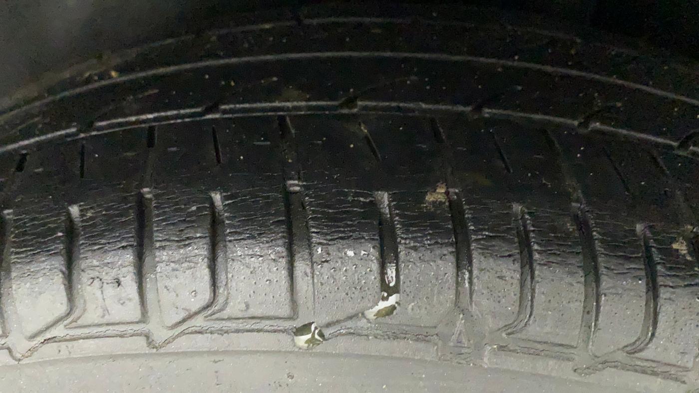 2010 Maruti Swift Dzire ZXI, Petrol, Manual, 97,622 km, Left Rear Tyre Tread