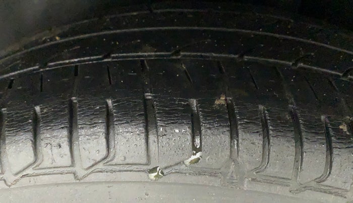 2010 Maruti Swift Dzire ZXI, Petrol, Manual, 97,622 km, Left Rear Tyre Tread