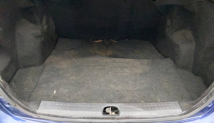 2010 Maruti Swift Dzire ZXI, Petrol, Manual, 97,622 km, Boot Inside