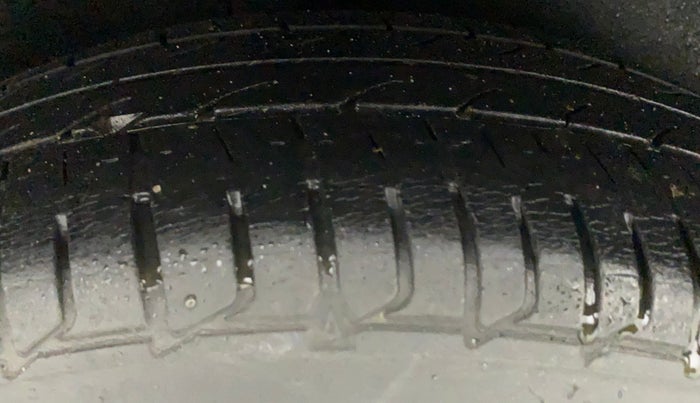 2010 Maruti Swift Dzire ZXI, Petrol, Manual, 97,622 km, Right Rear Tyre Tread