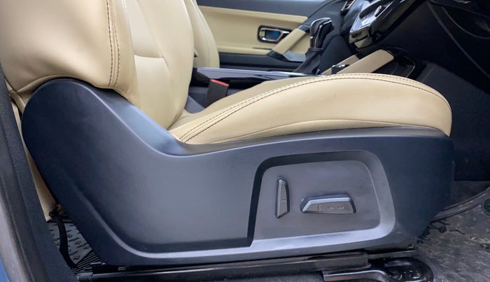 2021 Tata Safari XZA PLUS, Diesel, Automatic, 17,490 km, Driver Side Adjustment Panel