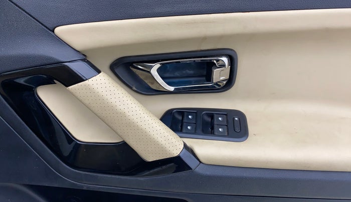 2021 Tata Safari XZA PLUS, Diesel, Automatic, 17,490 km, Driver Side Door Panels Control