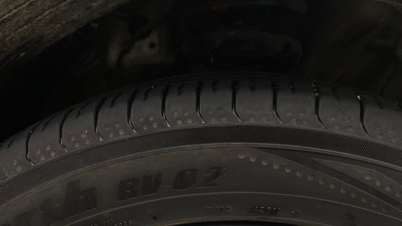 2021 Hyundai ALCAZAR PLATINUM(O) 6STR 1.5 AT, Diesel, Automatic, 1,04,677 km, Right Front Tyre Tread