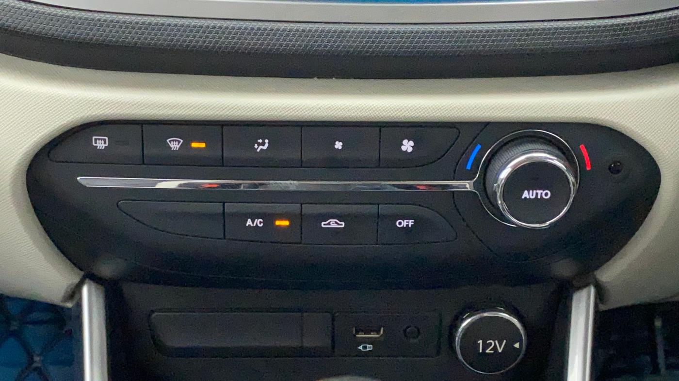 2021 Tata ALTROZ XZ PETROL, Petrol, Manual, 28,644 km, Automatic Climate Control