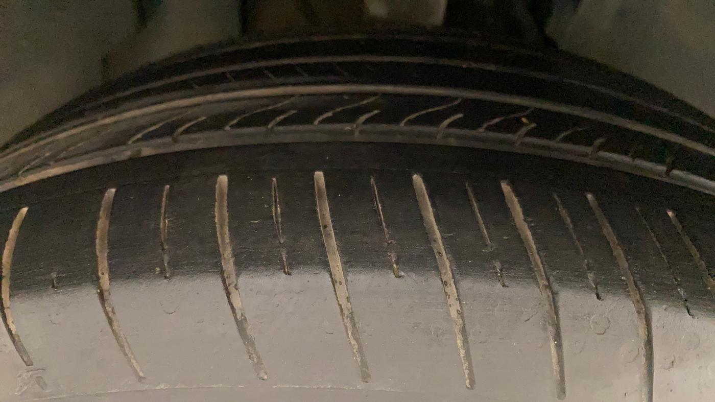 2021 Tata ALTROZ XZ PETROL, Petrol, Manual, 28,644 km, Right Front Tyre Tread