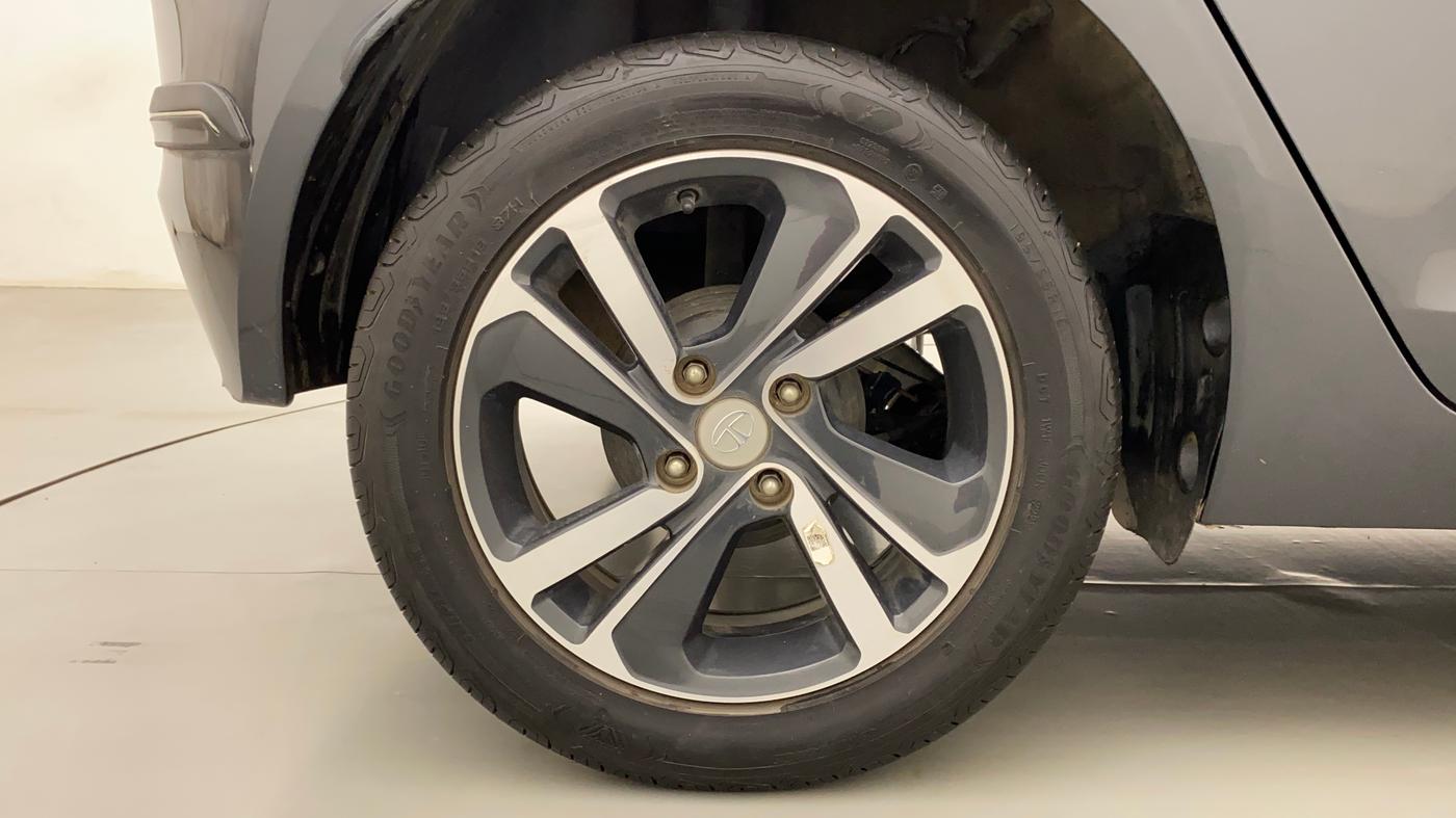 2021 Tata ALTROZ XZ PETROL, Petrol, Manual, 28,644 km, Right Rear Wheel