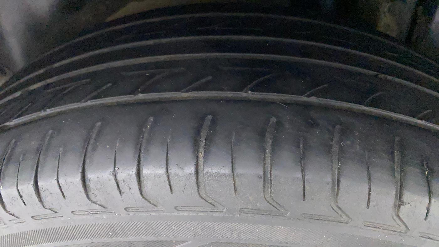 2013 Maruti Swift VXI, Petrol, Manual, 88,192 km, Left Rear Tyre Tread