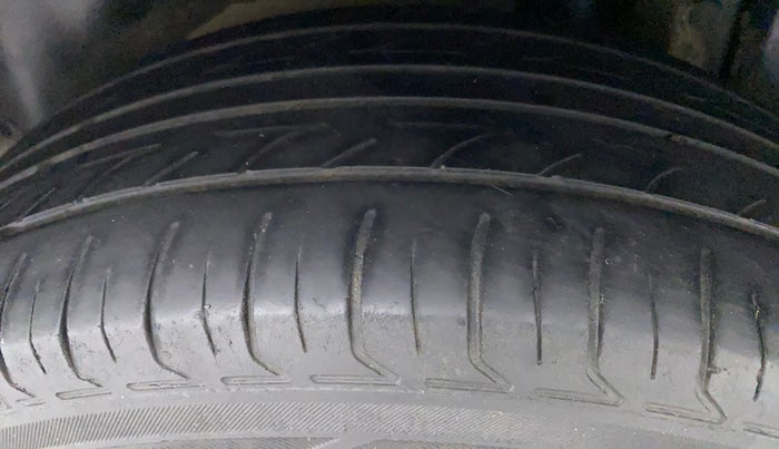 2013 Maruti Swift VXI, Petrol, Manual, 88,192 km, Left Rear Tyre Tread