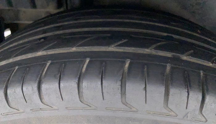 2013 Maruti Swift VXI, Petrol, Manual, 88,192 km, Right Rear Tyre Tread