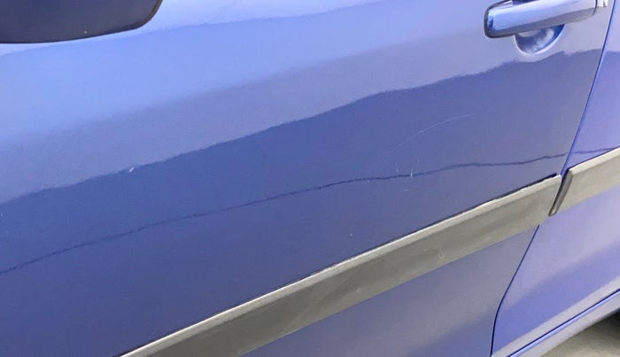 2013 Maruti Swift VXI, Petrol, Manual, 88,192 km, Front passenger door - Minor scratches