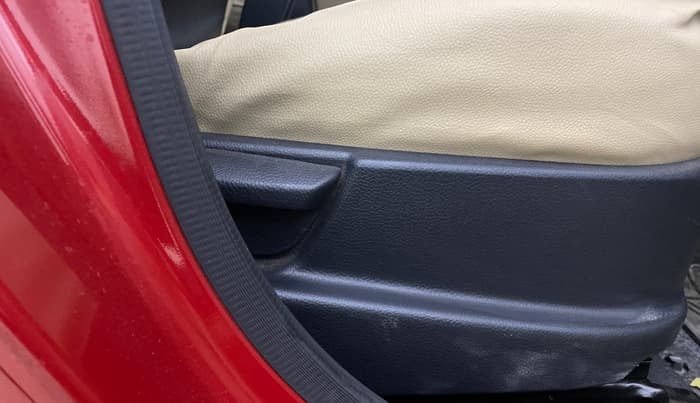 2017 Hyundai Eon 1.0 MAGNA + (O), Petrol, Manual, 34,316 km, Driver Side Adjustment Panel