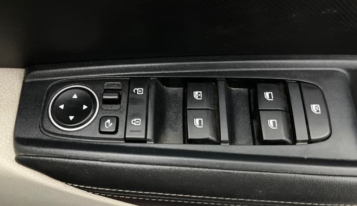 2020 KIA SONET HTX 1.0 IMT, Petrol, Manual, 46,208 km, Driver Side Door Panels Control