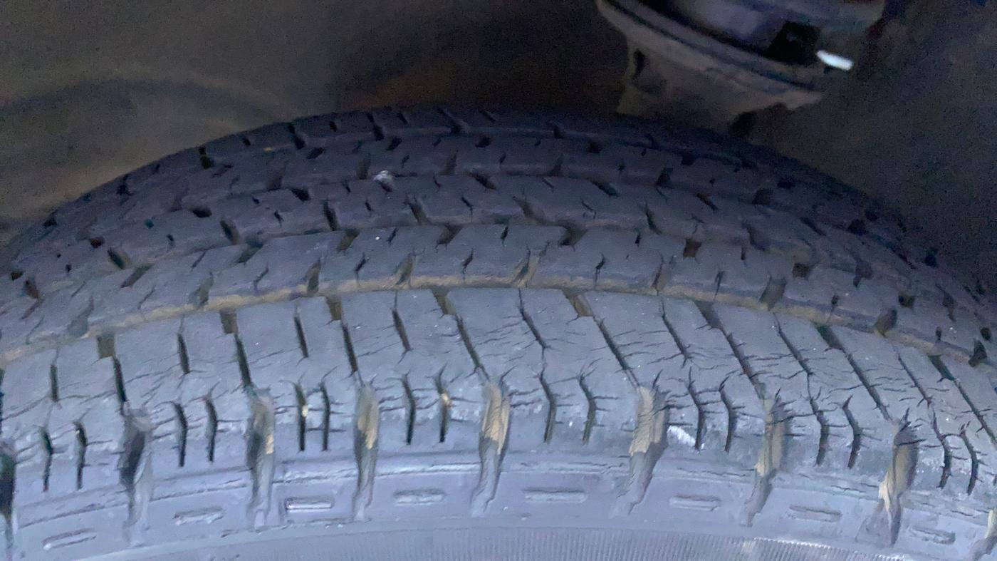 2014 Maruti Alto K10 VXI, Petrol, Manual, 14,519 km, Left Front Tyre Tread