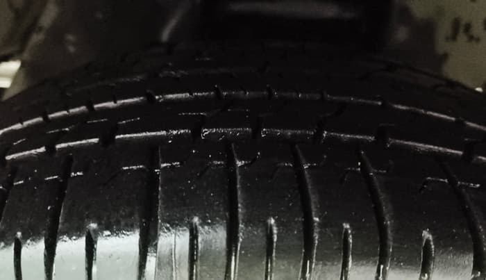 2015 Toyota Innova 2.5 GX 7 STR, Diesel, Manual, 93,285 km, Right Front Tyre Tread