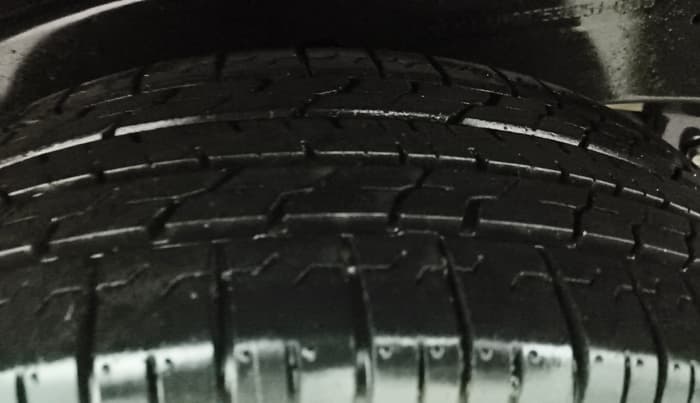 2015 Toyota Innova 2.5 GX 7 STR, Diesel, Manual, 93,285 km, Right Rear Tyre Tread