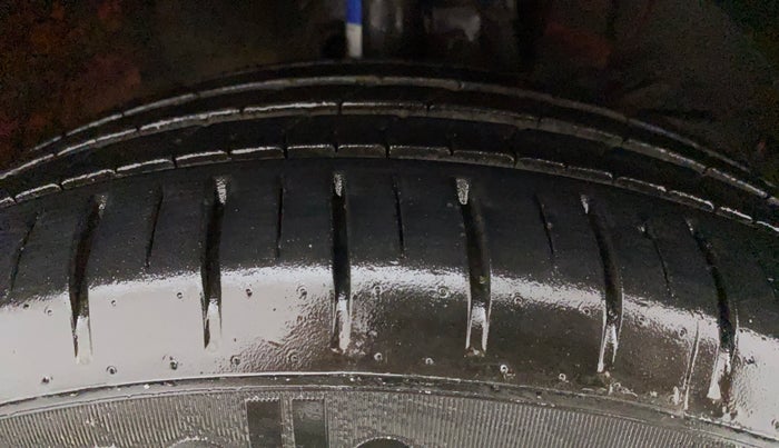 2017 Maruti Baleno ZETA PETROL 1.2, Petrol, Manual, 1,06,263 km, Right Front Tyre Tread