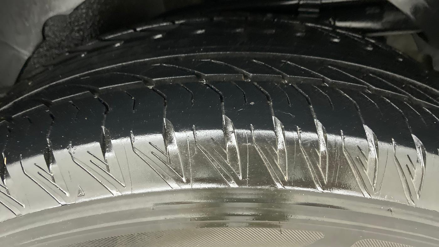 2019 Mahindra XUV500 W11 (O), Diesel, Manual, 23,017 km, Left Rear Tyre Tread
