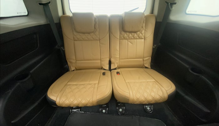 2019 Mahindra XUV500 W11 (O), Diesel, Manual, 23,017 km, Third Seat Row ( optional )