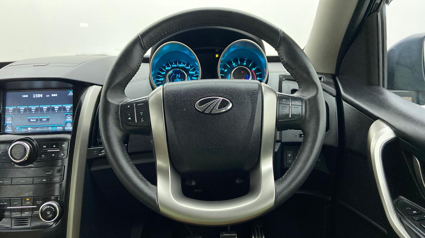2019 Mahindra XUV500 W11 (O), Diesel, Manual, 23,017 km, Steering Wheel Close Up