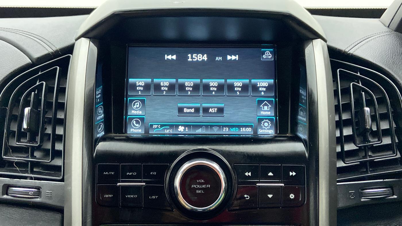 2019 Mahindra XUV500 W11 (O), Diesel, Manual, 23,017 km, Infotainment System