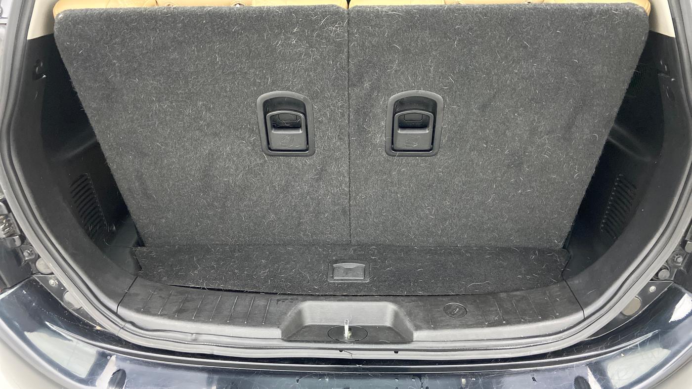 2019 Mahindra XUV500 W11 (O), Diesel, Manual, 23,017 km, Boot Inside