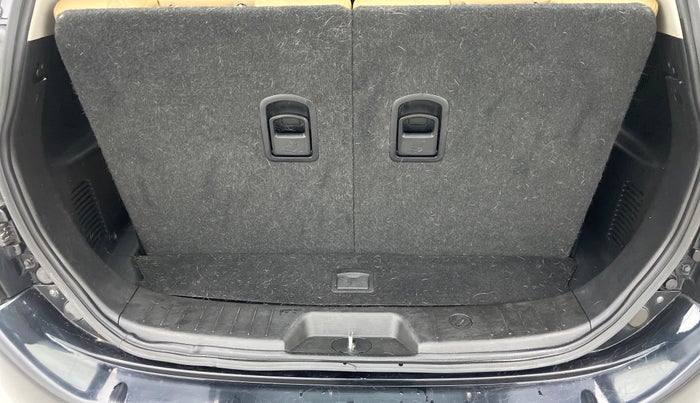 2019 Mahindra XUV500 W11 (O), Diesel, Manual, 23,017 km, Boot Inside