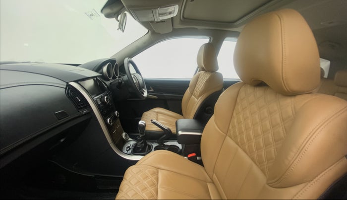 2019 Mahindra XUV500 W11 (O), Diesel, Manual, 23,017 km, Right Side Front Door Cabin