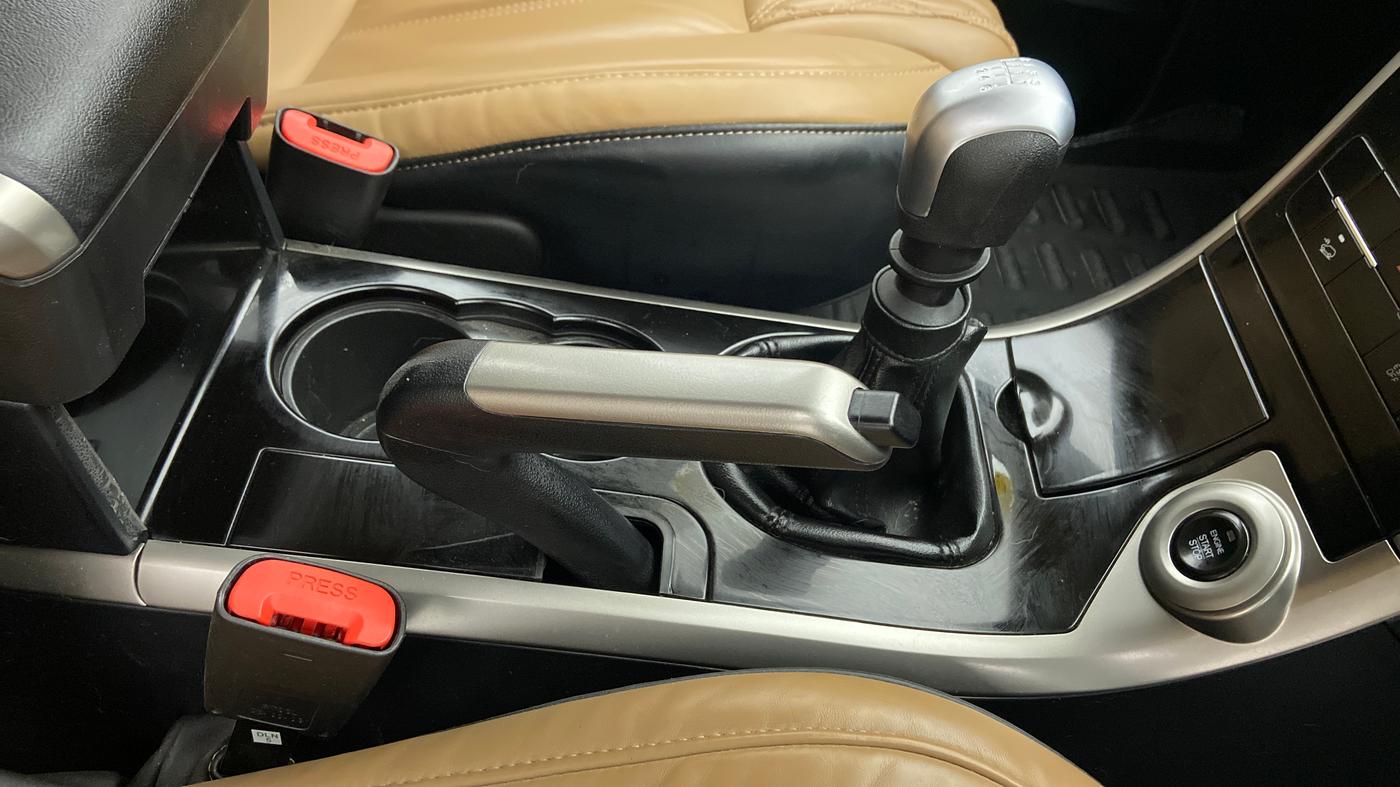 2019 Mahindra XUV500 W11 (O), Diesel, Manual, 23,017 km, Gear Lever
