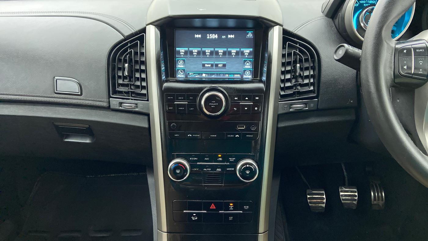 2019 Mahindra XUV500 W11 (O), Diesel, Manual, 23,017 km, Air Conditioner