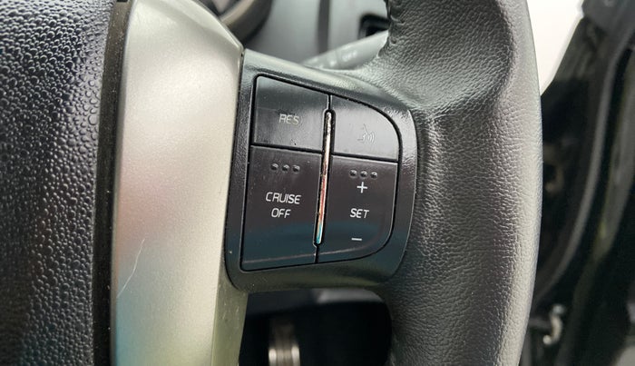2019 Mahindra XUV500 W11 (O), Diesel, Manual, 23,017 km, Adaptive Cruise Control