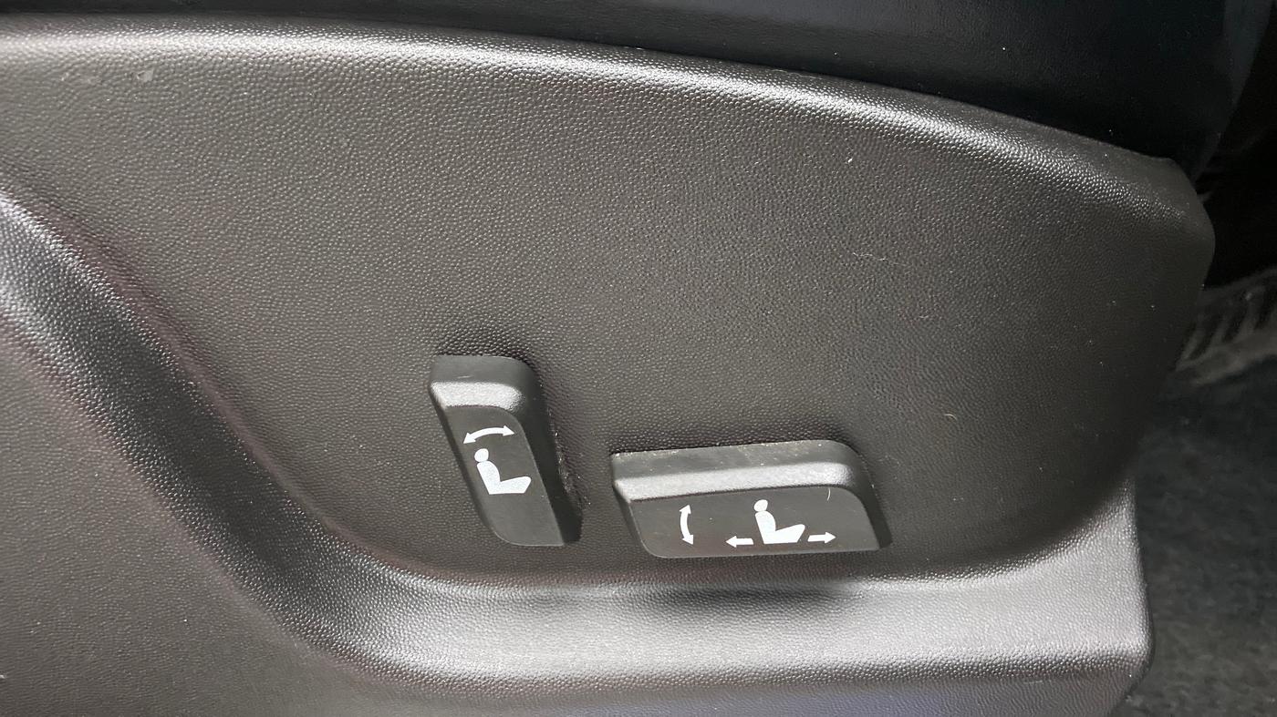 2019 Mahindra XUV500 W11 (O), Diesel, Manual, 23,017 km, Driver Side Adjustment Panel