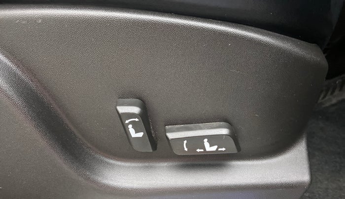 2019 Mahindra XUV500 W11 (O), Diesel, Manual, 23,017 km, Driver Side Adjustment Panel