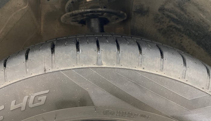 2022 Maruti Swift ZXI, Petrol, Manual, 34,212 km, Right Front Tyre Tread