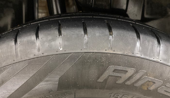 2022 Maruti Swift ZXI, Petrol, Manual, 34,212 km, Right Rear Tyre Tread