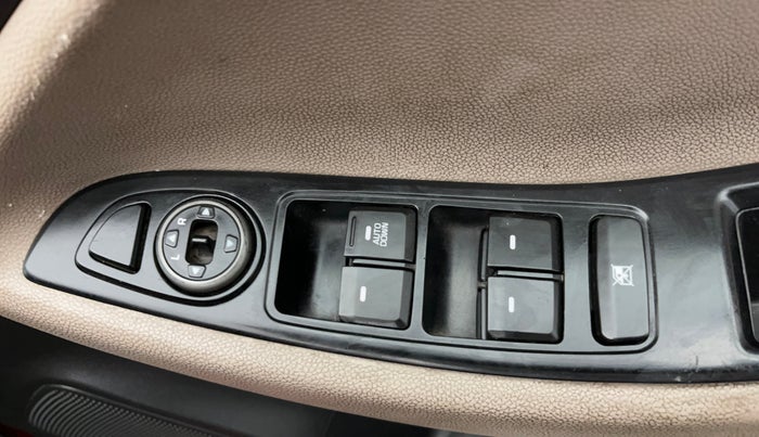 2017 Hyundai Elite i20 SPORTZ 1.2, Petrol, Manual, 58,910 km, Driver Side Door Panels Control