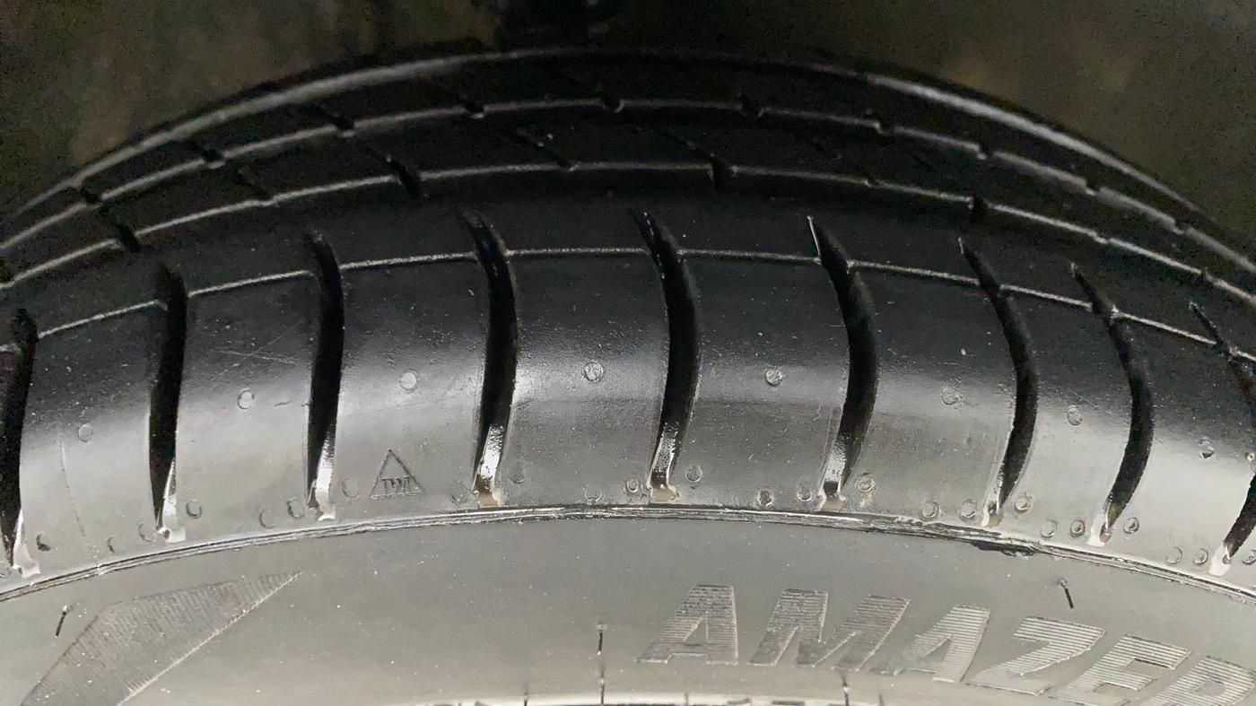 2015 Maruti Alto K10 VXI AMT, Petrol, Automatic, 84,137 km, Right Front Tyre Tread