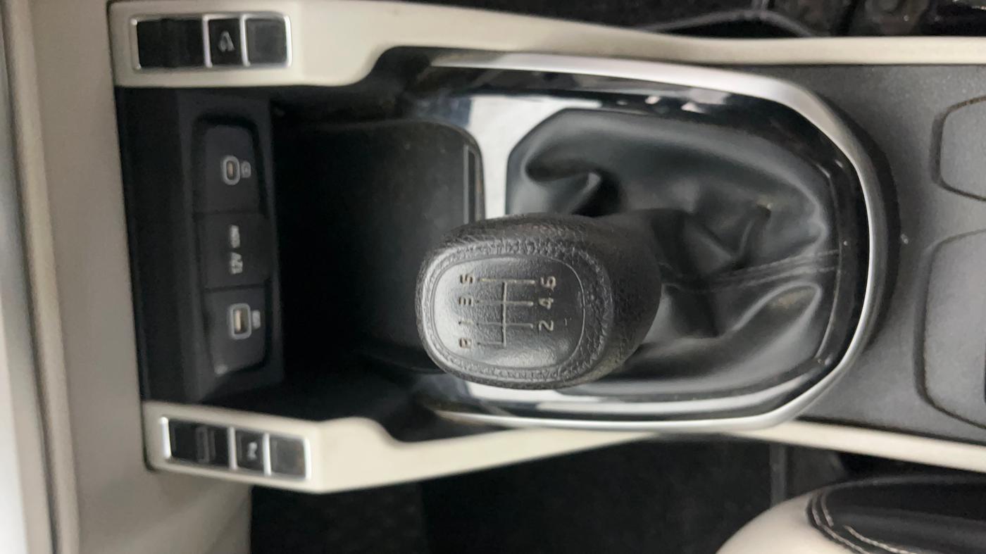 2023 KIA CARENS PRESTIGE 1.5 PETROL 7 STR, Petrol, Manual, 33,719 km, Gear Lever