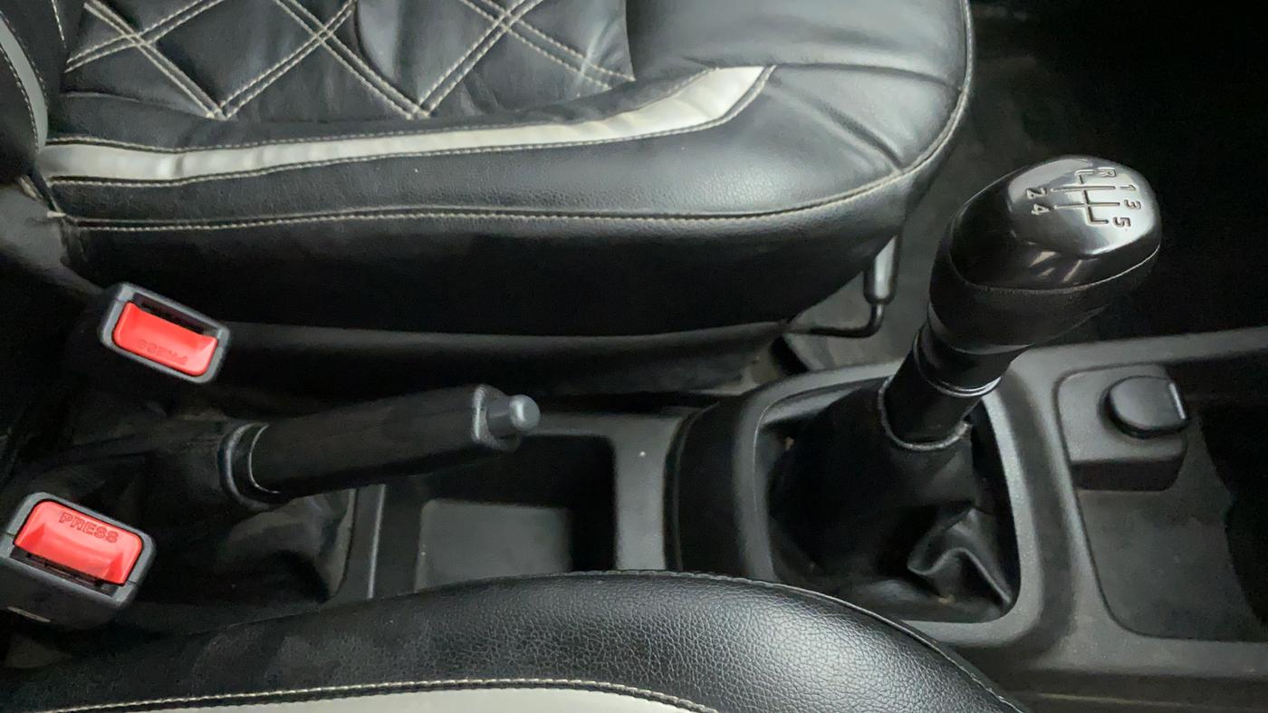 2017 Renault Kwid 1.0 RXT, Petrol, Manual, 64,135 km, Gear Lever