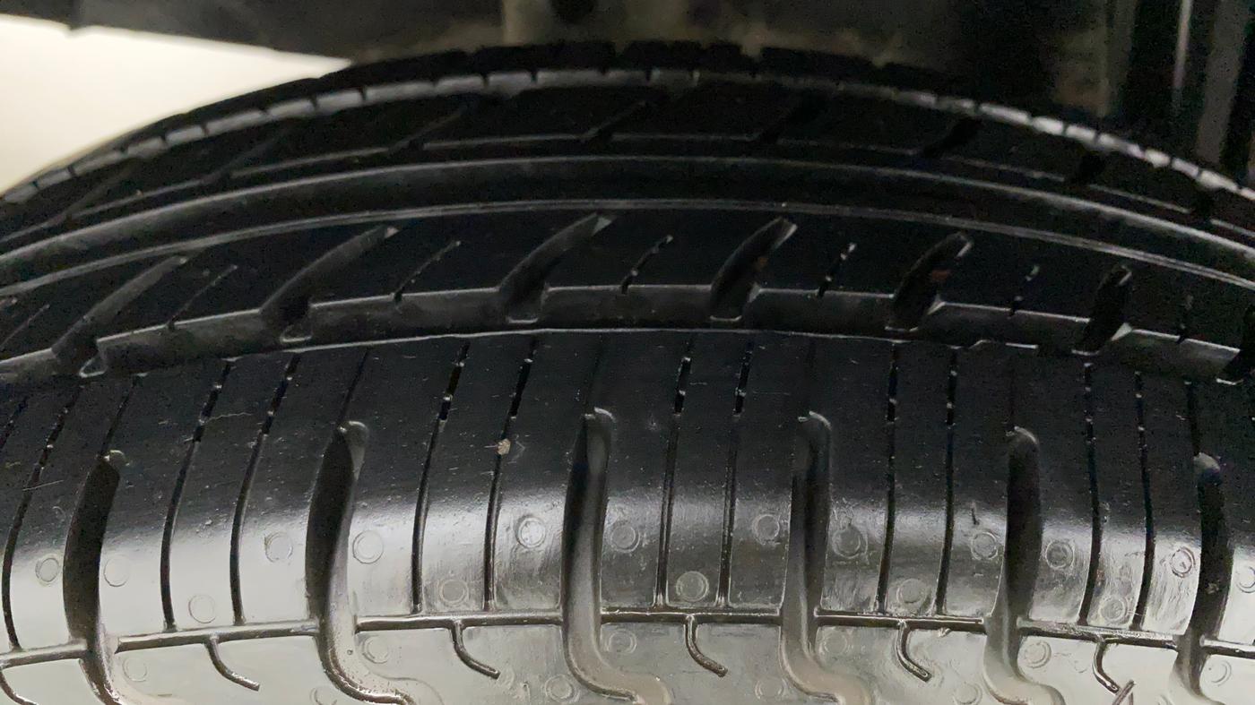 2017 Renault Kwid 1.0 RXT, Petrol, Manual, 64,135 km, Right Rear Tyre Tread